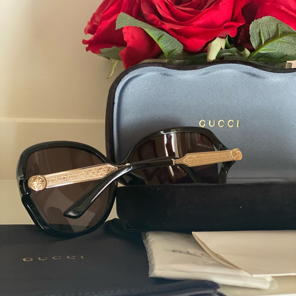 Brand new oversized Gucci sunglasses 🕶